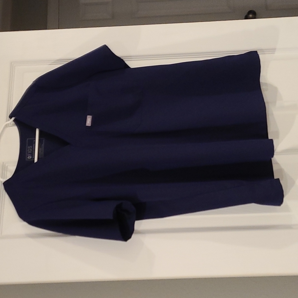 Figs XL Catarina Scrub top in Navy blue